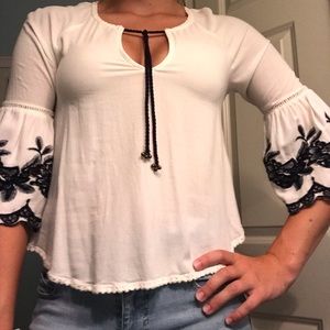 cute elbow sleeve flowy shirt